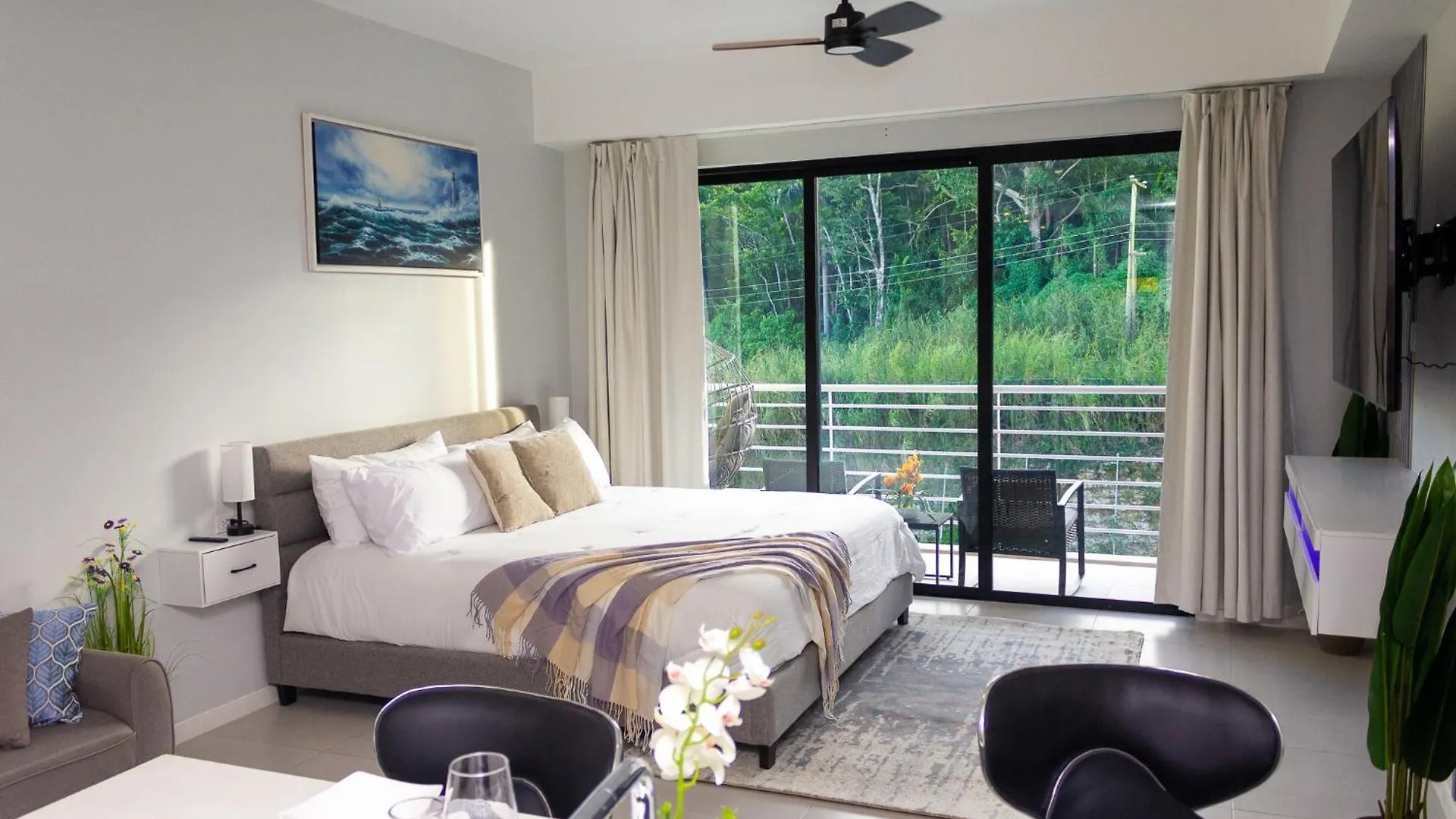 Premium Studio With Pool View Mandeville
